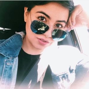 Meet your Posher, Daniela